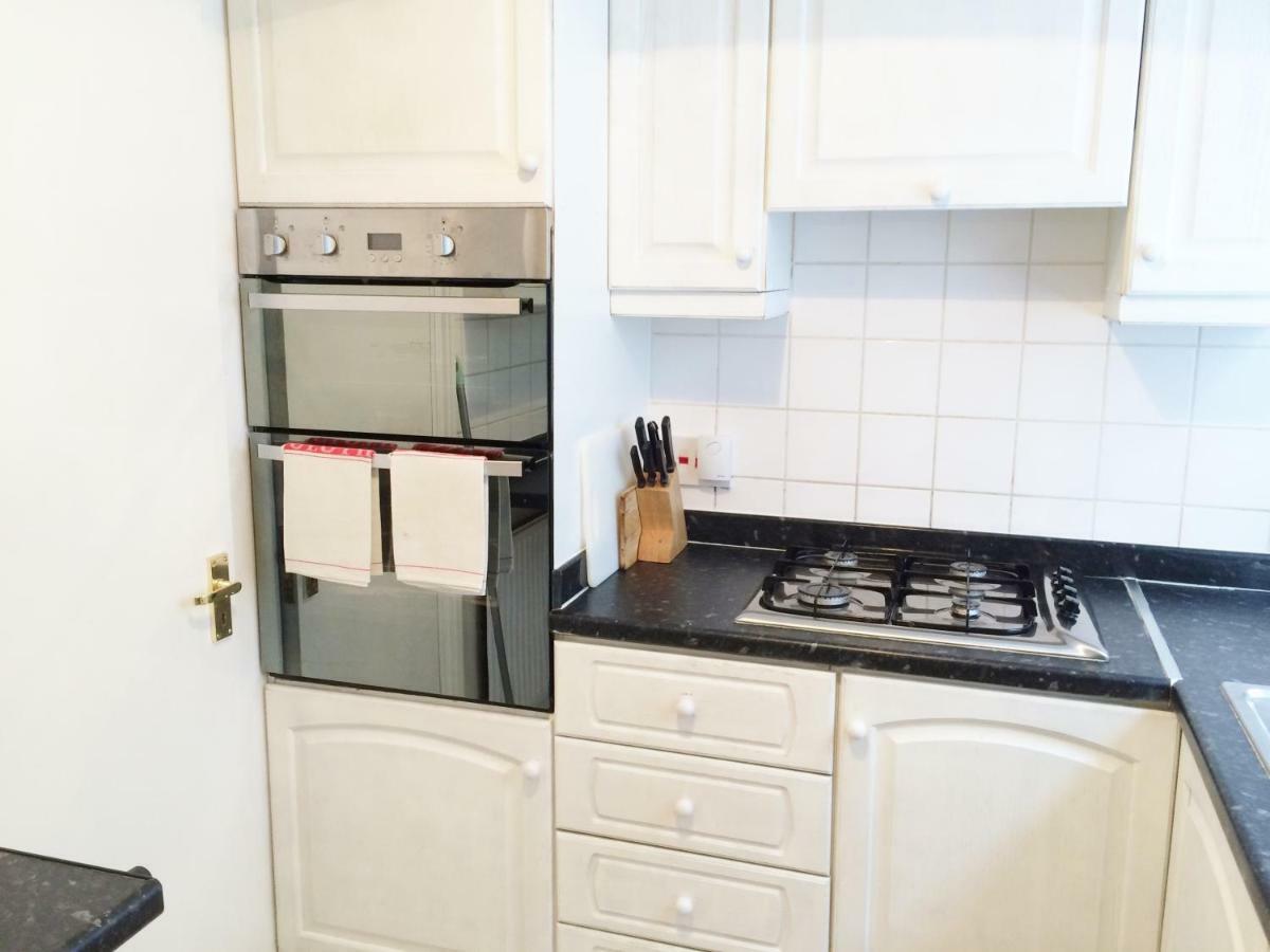 Spacious West London 2 Bedroom Apartment Extérieur photo